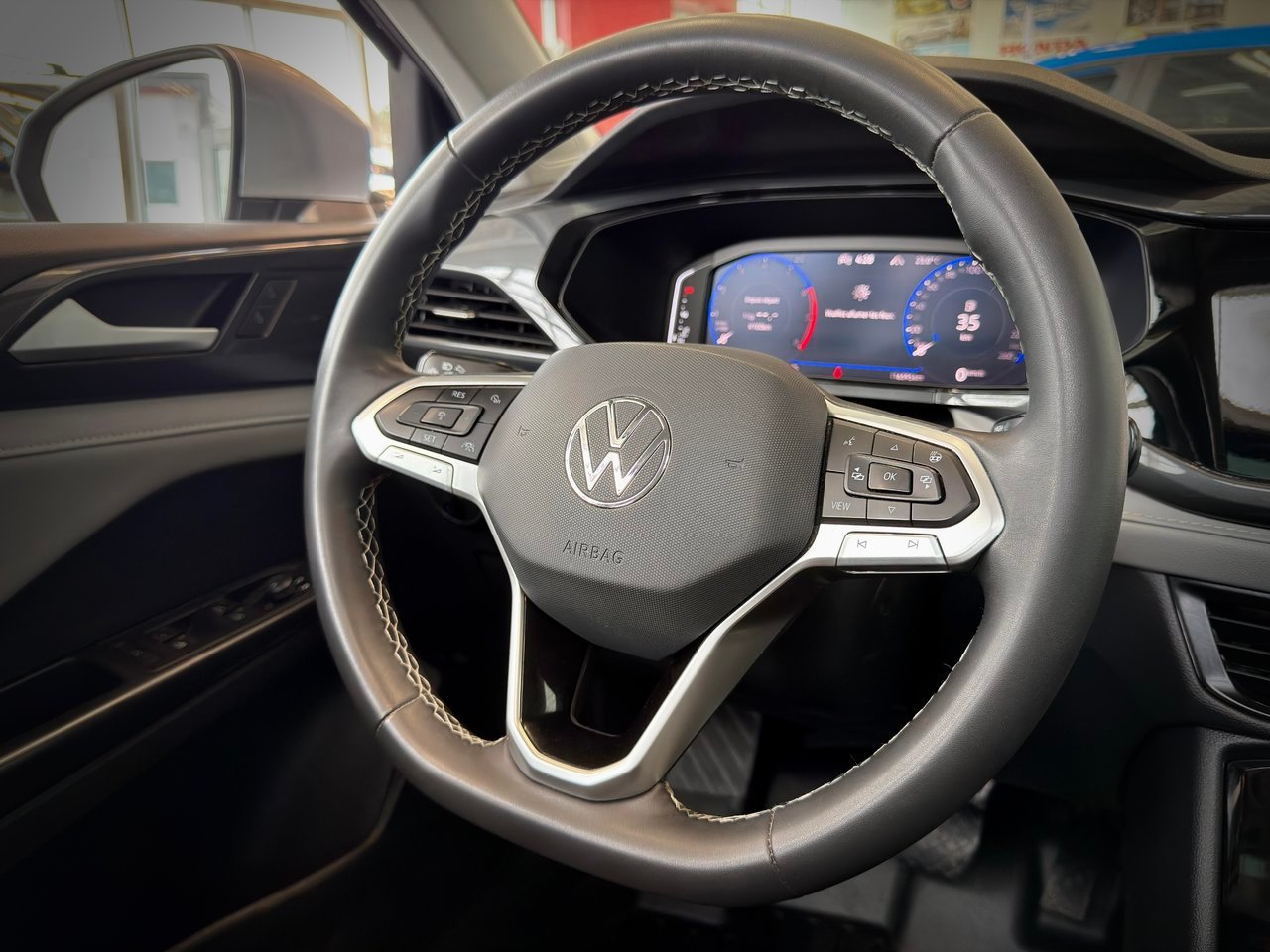 2023 Volkswagen Taos Silver Notre-Dame-des-Prairies - photo #23