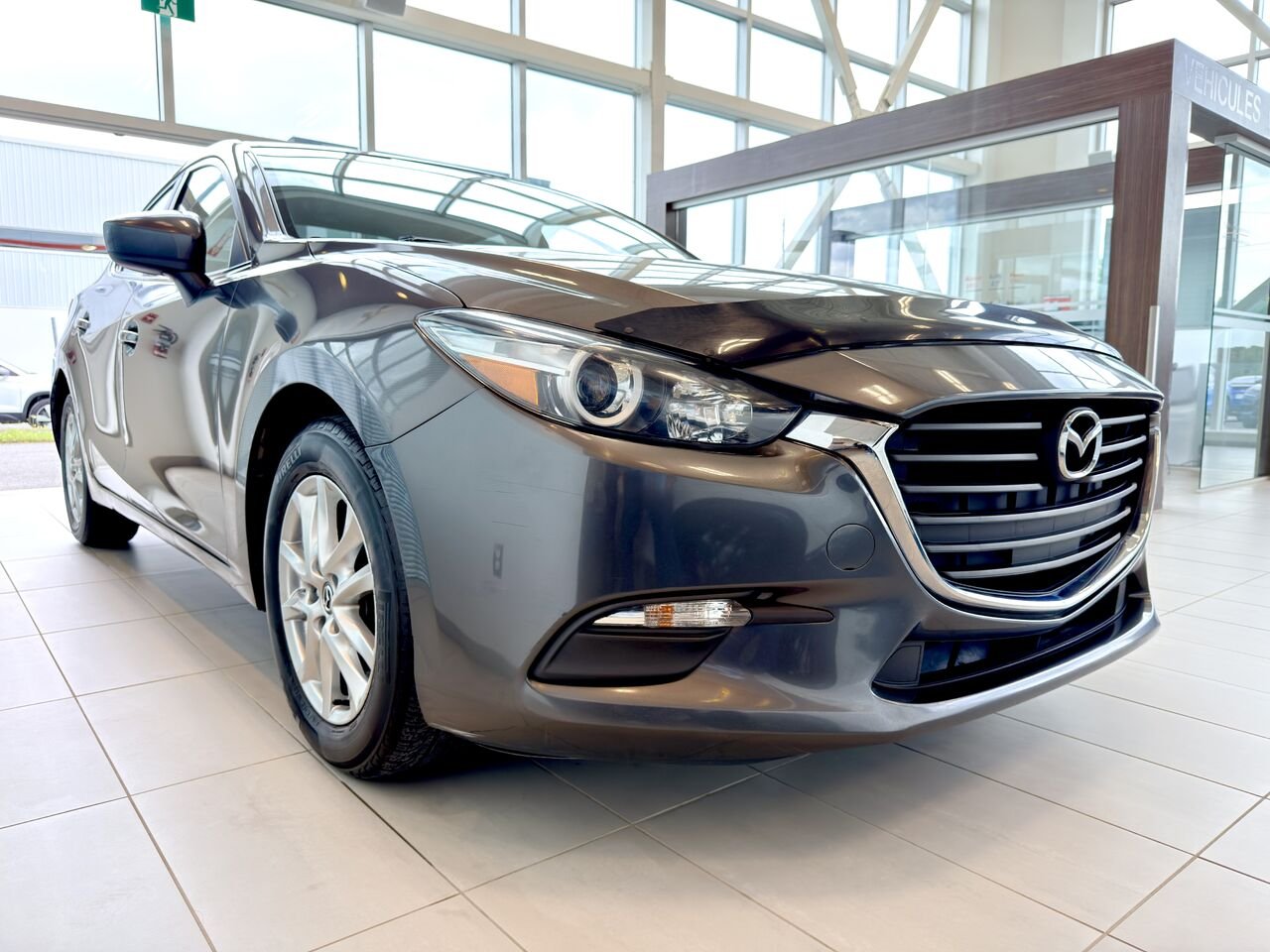 Mazda Mazda3 2018 Gris Notre-Dame-des-Prairies - photo #6