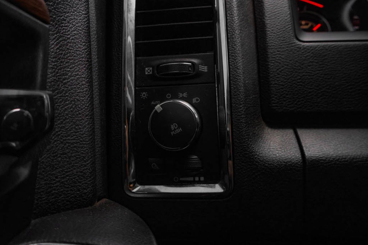 2013 Ram 3500 4WD Crew Cab 149 Laramie White Sherwood Park - photo #16