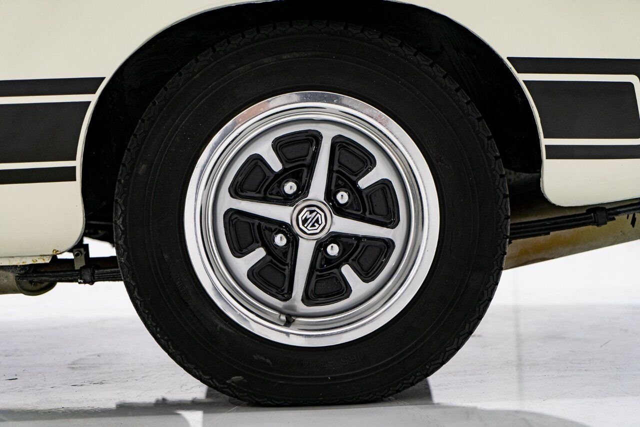 1979 MG B Beautifully presented from former complete restoration White Montreal - photo #55