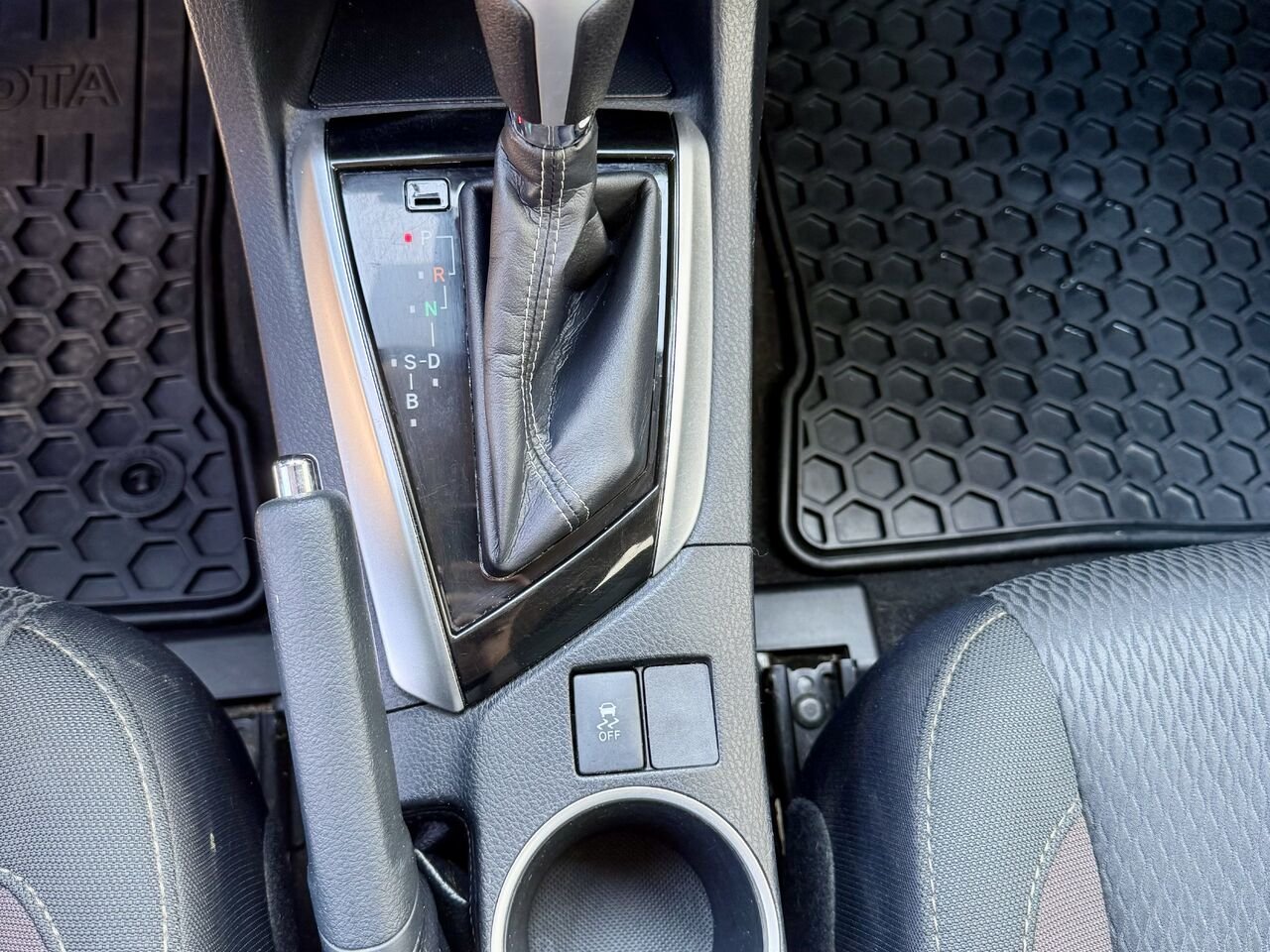 Toyota Corolla 2017 Gris Mont-Laurier - photo #20