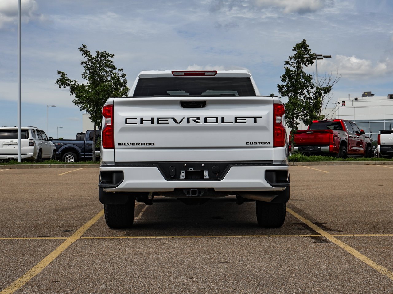 2025 Chevrolet Silverado 1500 4WD Crew Cab 147 Custom White Sherwood Park - photo #6