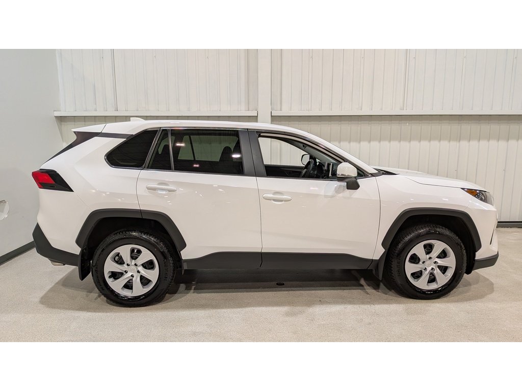 2024 Toyota RAV4 LE AWD White Val-David - photo #7