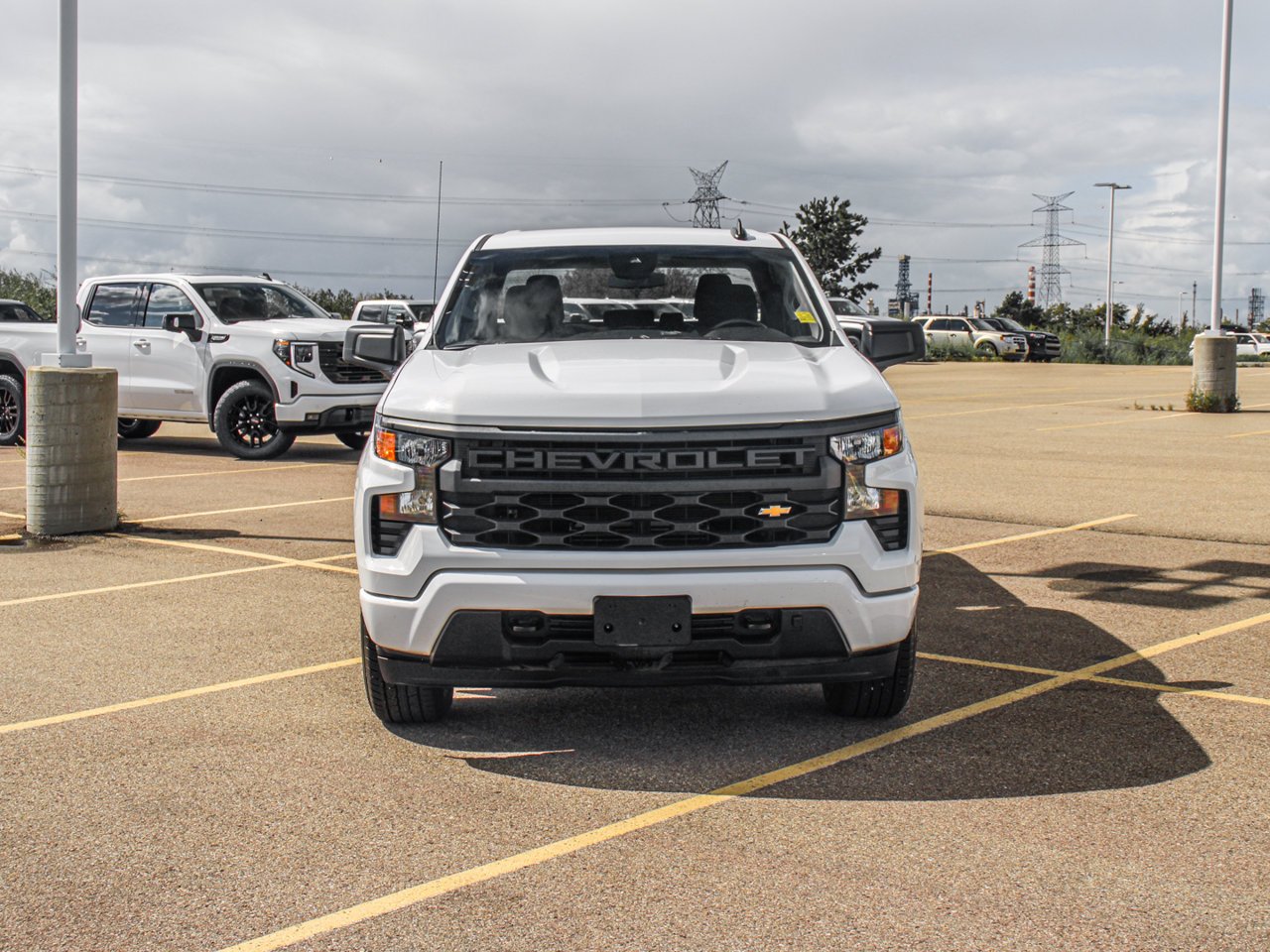 2025 Chevrolet Silverado 1500 4WD Crew Cab 157 Custom White Sherwood Park - photo #2