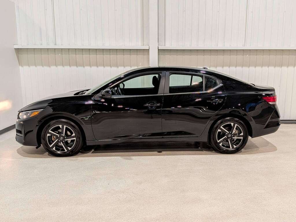 2024 Nissan Sentra SV CVT Black Val-David - photo #2