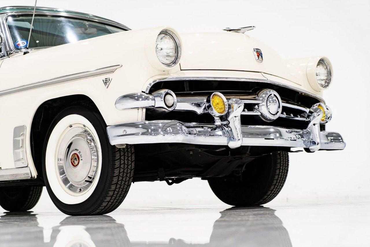 1954 Ford Crestline Skyliner rare glass top long term ownership White Montreal - photo #40