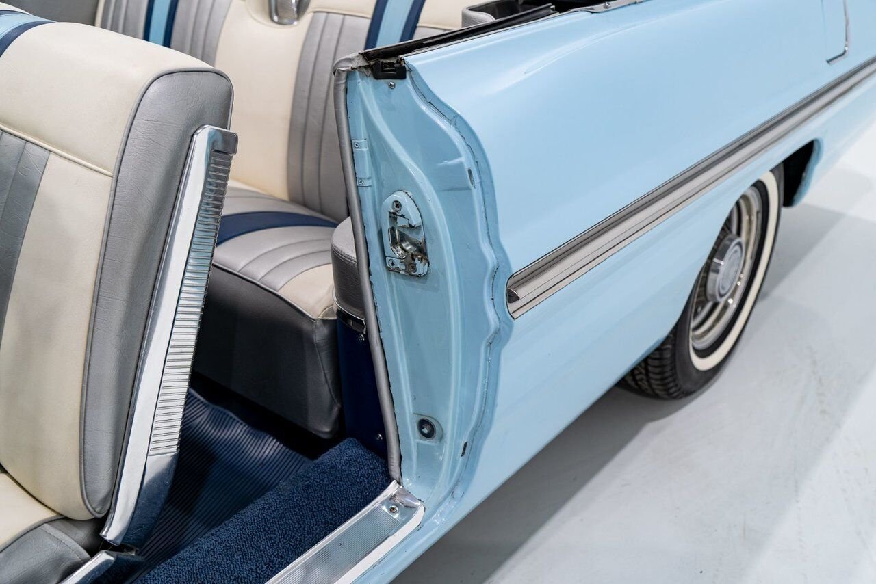 Pontiac Bonneville **PRIX EN USD**C8 Suffix 389cu.in. TriPower 4 Speed 1961 Bleu Montréal - photo #81