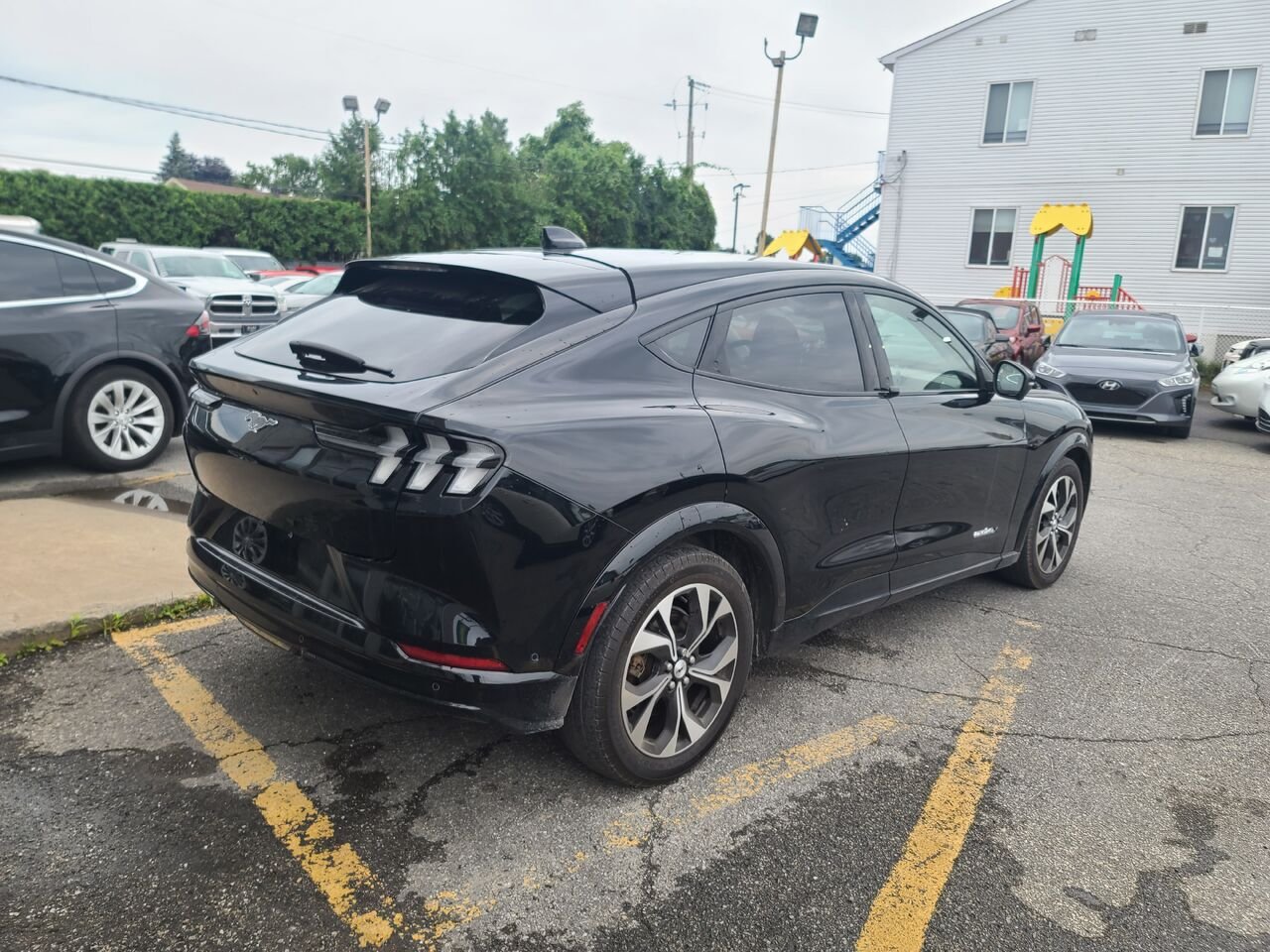 2021 Ford Mustang Mach-E Black  - photo #4
