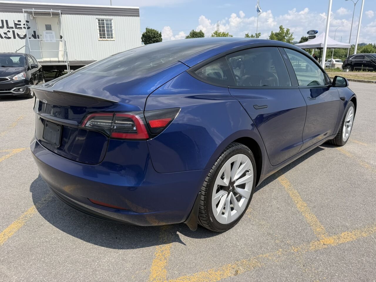 Tesla Model 3 2023 Bleu Laval - photo #11