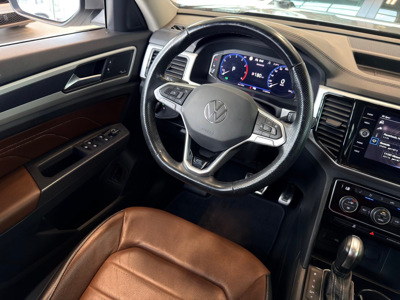 Volkswagen Atlas 2021 Gris Notre-Dame-des-Prairies - photo #24