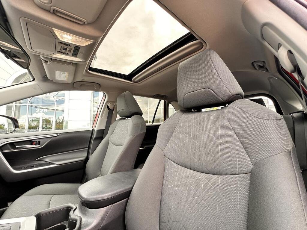 2024 Toyota RAV4 Red Saint-Basile-le-Grand - photo #4