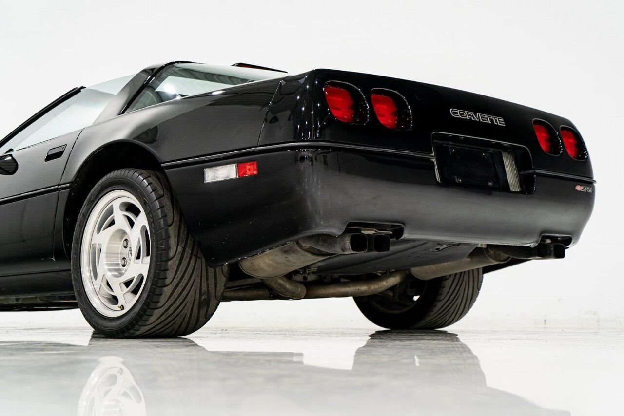 Chevrolet Corvette ZR1 | PRIX EN USD 1990 Noir Montréal - photo #26
