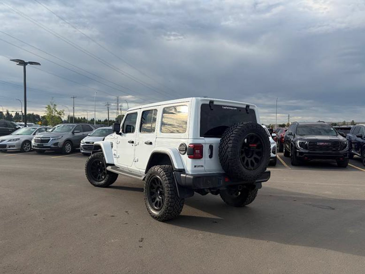 2021 Jeep Wrangler Unlimited Sahara 4x4 White Sherwood Park - photo #3