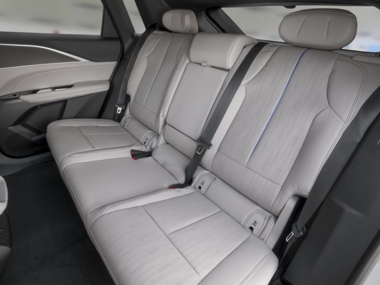 2027 CADILLAC LYRIQ LYRIQ ELECTRIC SPORT AWD (1SF) Vibrant White Tricoat Rivière-du-Loup - photo #6