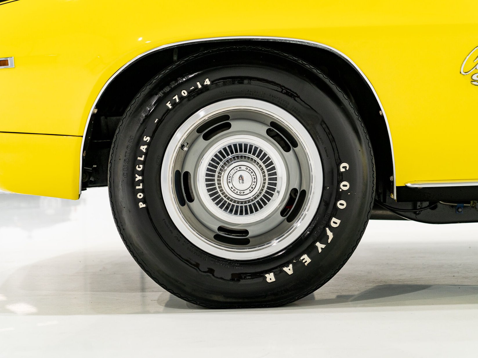 1969 Chevrolet Camaro SS **PRIX EN USD** With factory A/C Yellow Montreal - photo #37