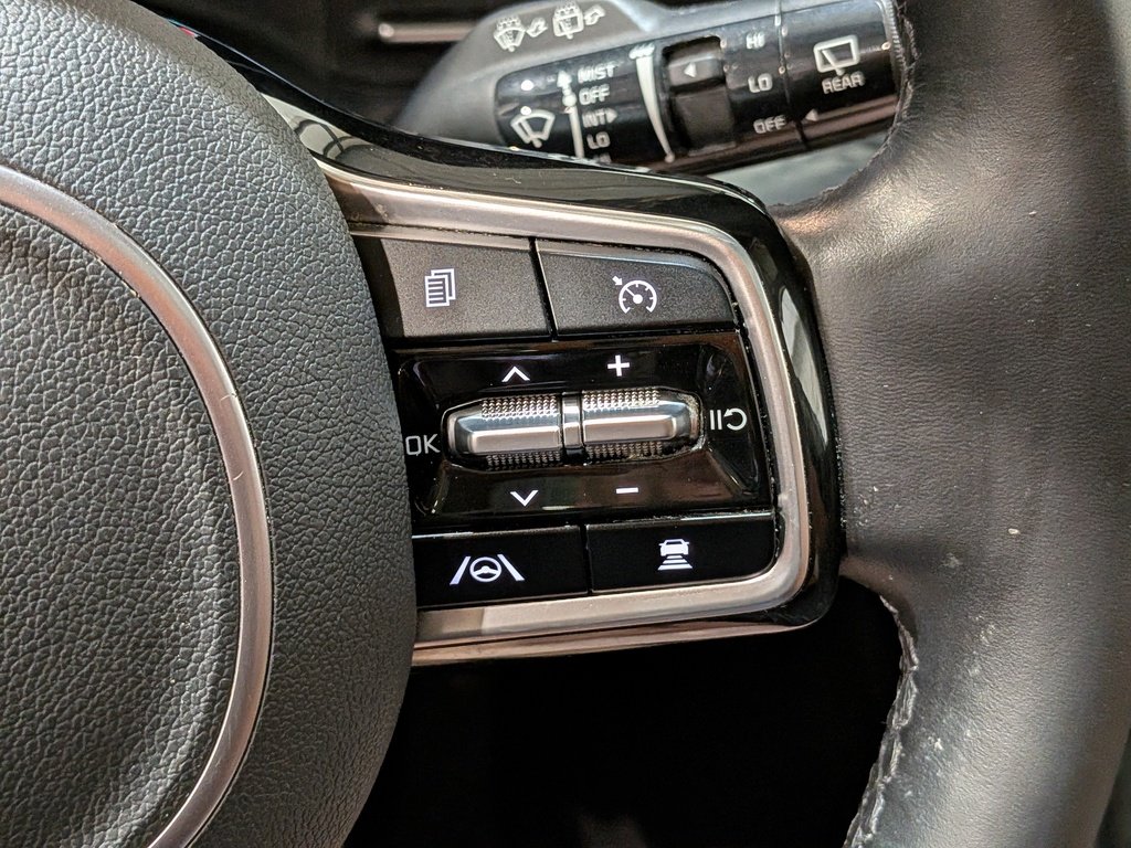 2022 Kia Carnival SX FWD *Ltd Avail* White Val-David - photo #18