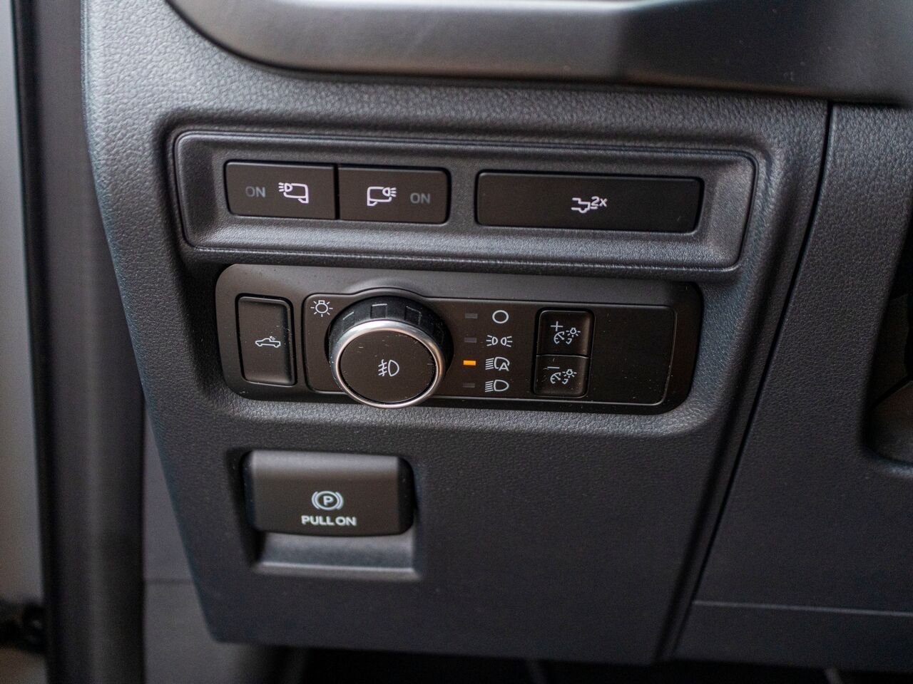 2024 Ford F-150 XLT cabine SuperCrew 4RM caisse de 5,5 pi Grey Châteauguay - photo #21