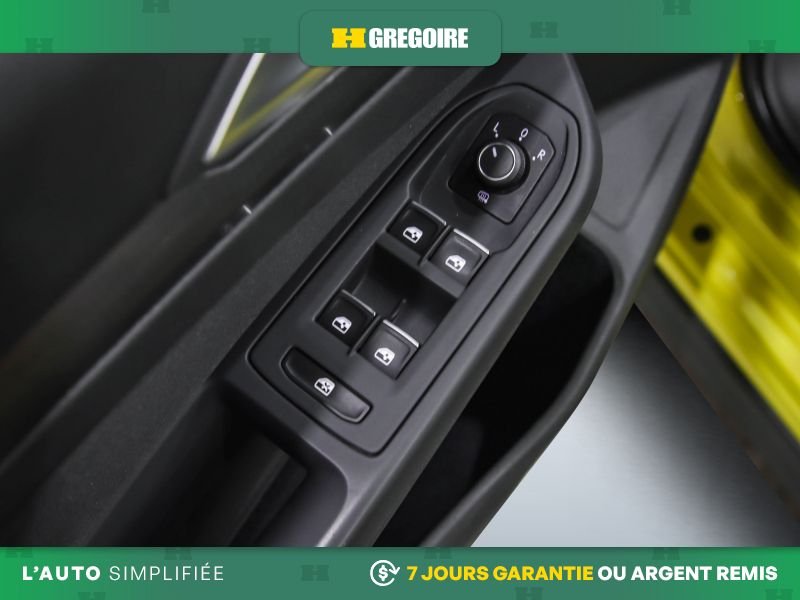 Volkswagen Golf GTI 2022 Jaune Blainville - photo #18