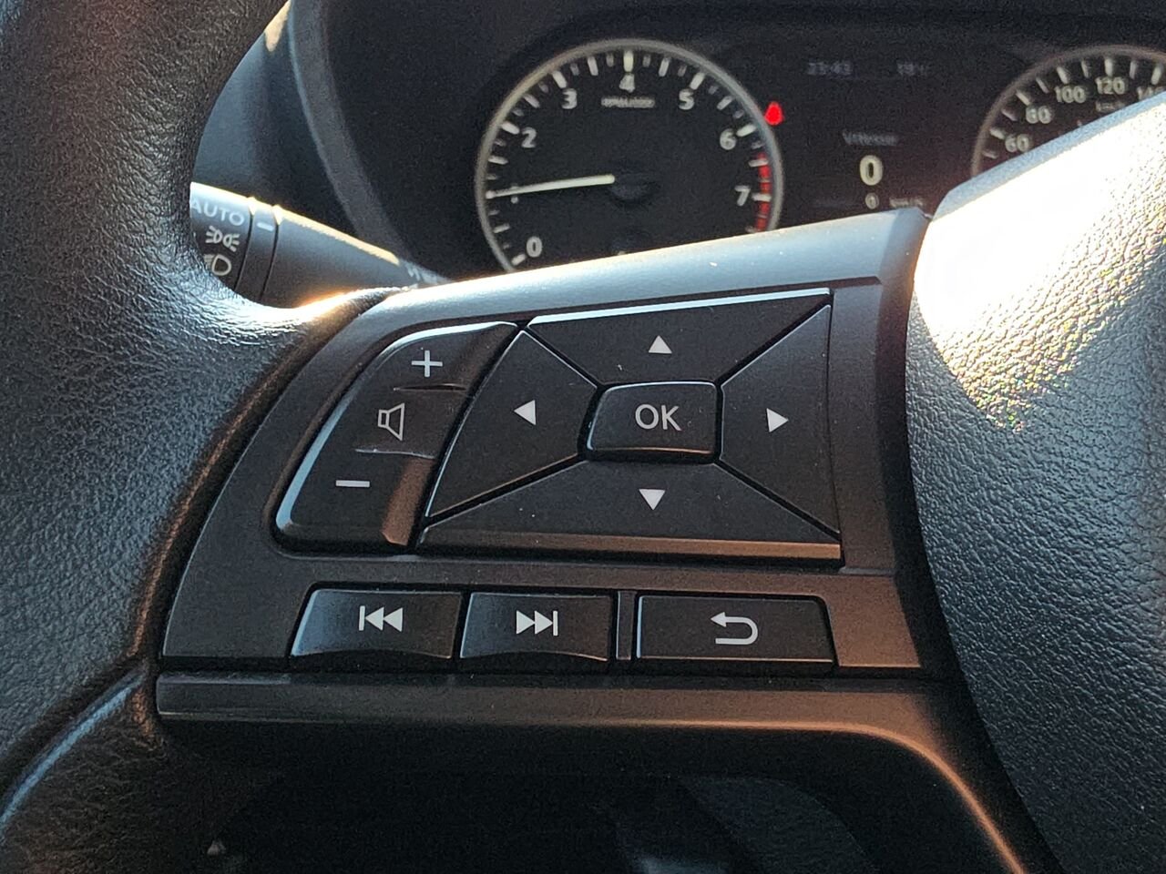 Nissan Sentra S Plus CVT, caméra de recul, commande audio au volant, Apple Carplay 2024 Noir Val-David - photo #9