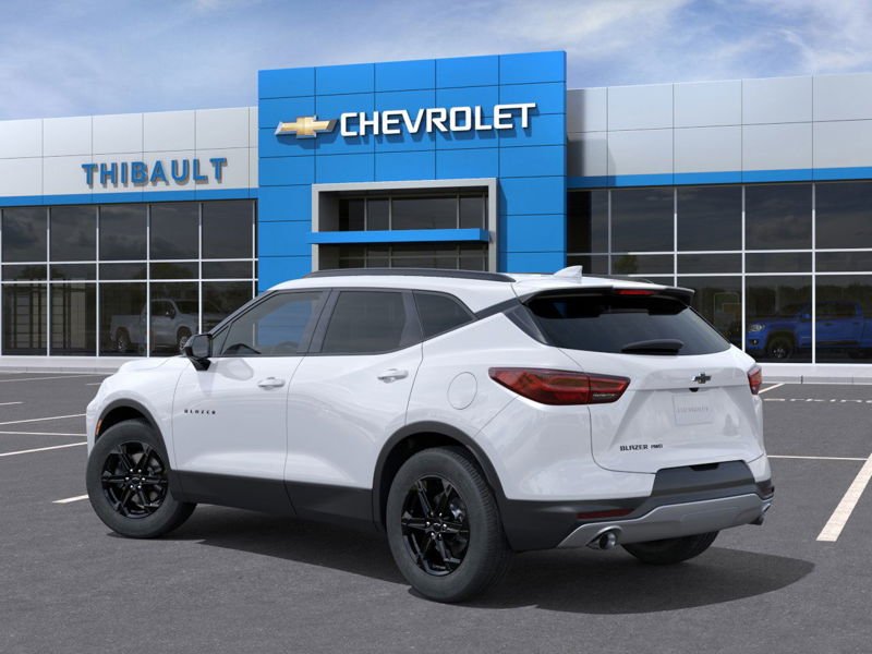 CHEVROLET Blazer Traction intégrale, 4 portes LT 2026 BLANC SOMMET Sherbrooke - photo #2