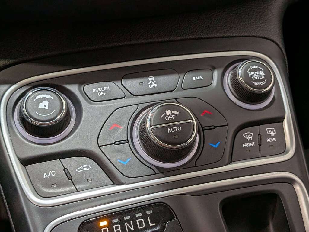 Chrysler 200 4dr Sdn Limited FWD 2016 Bleu Val-David - photo #24