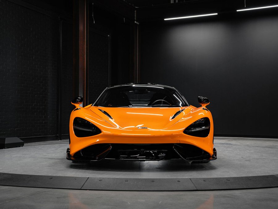 2021 McLaren 765LT 2021 Orange