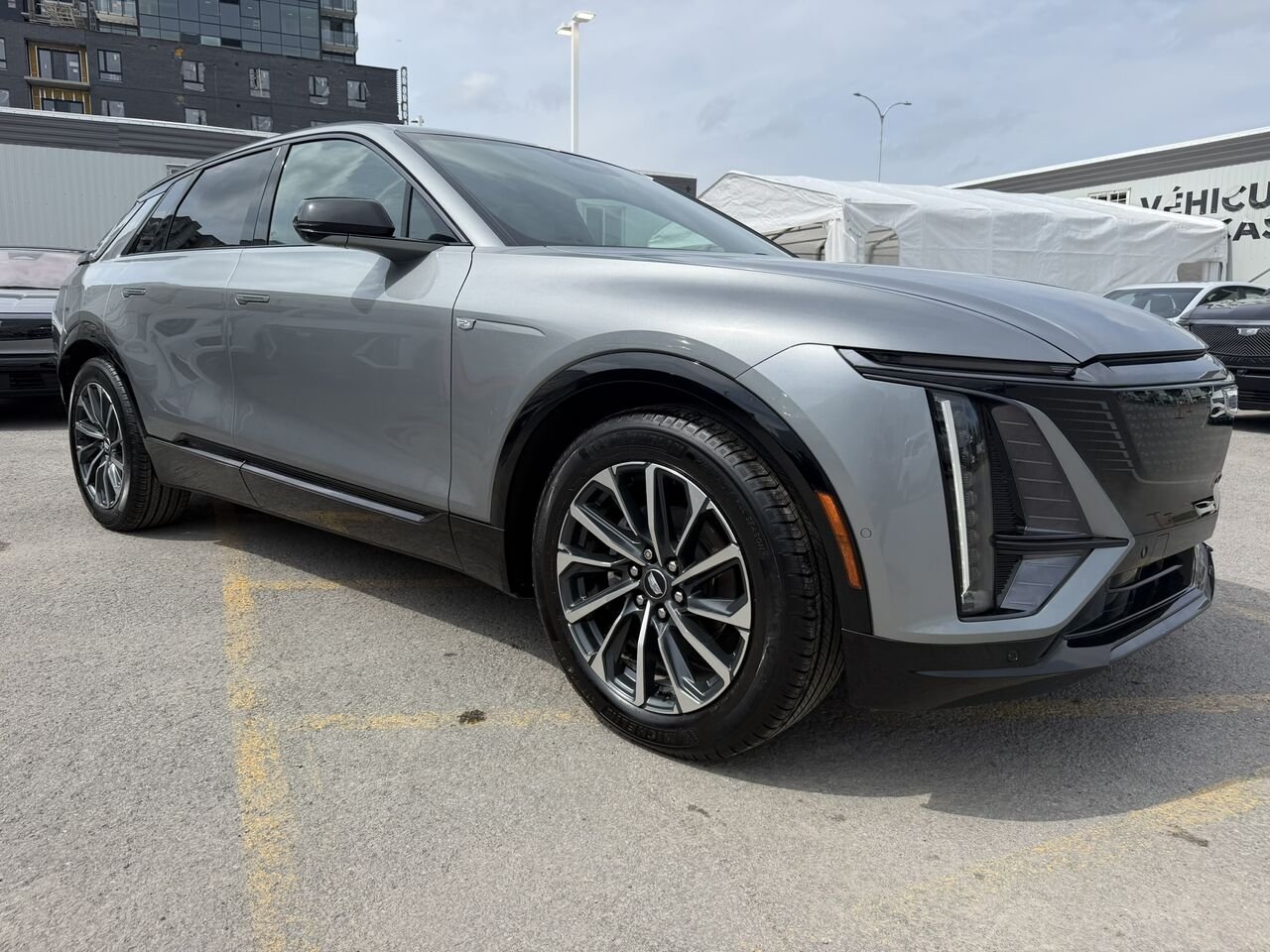 Cadillac LYRIQ Sport AWD FINANCEMENT À PARTIR DE 0.99% 2024 Argent Laval - photo #0