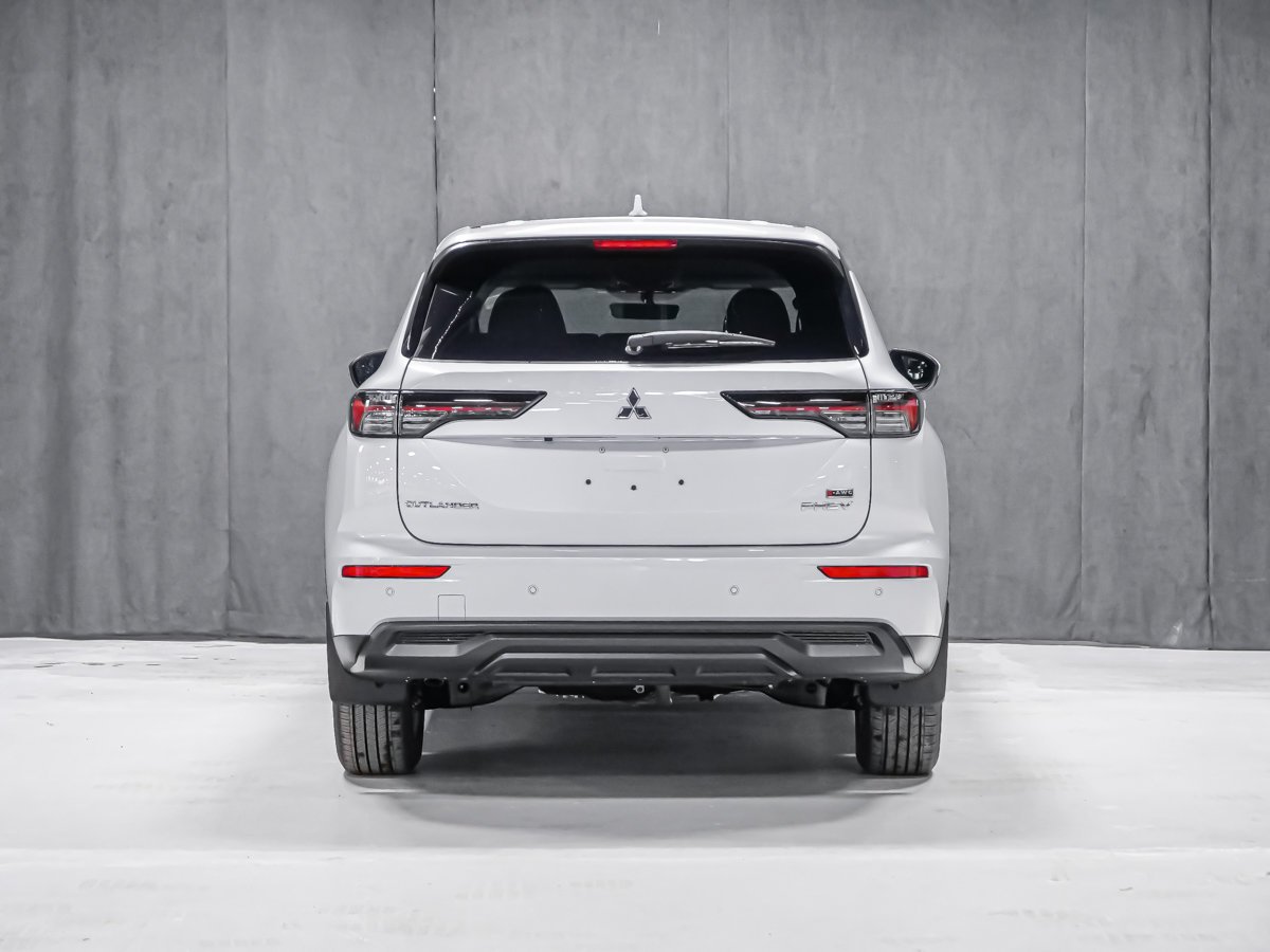Mitsubishi Outlander PHEV ES 2026 Fini taillé diamant Blanc de qualité supérieure Montréal - photo #4